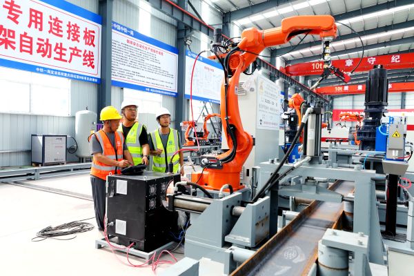 钢构厂自动化设备调试——王利 摄